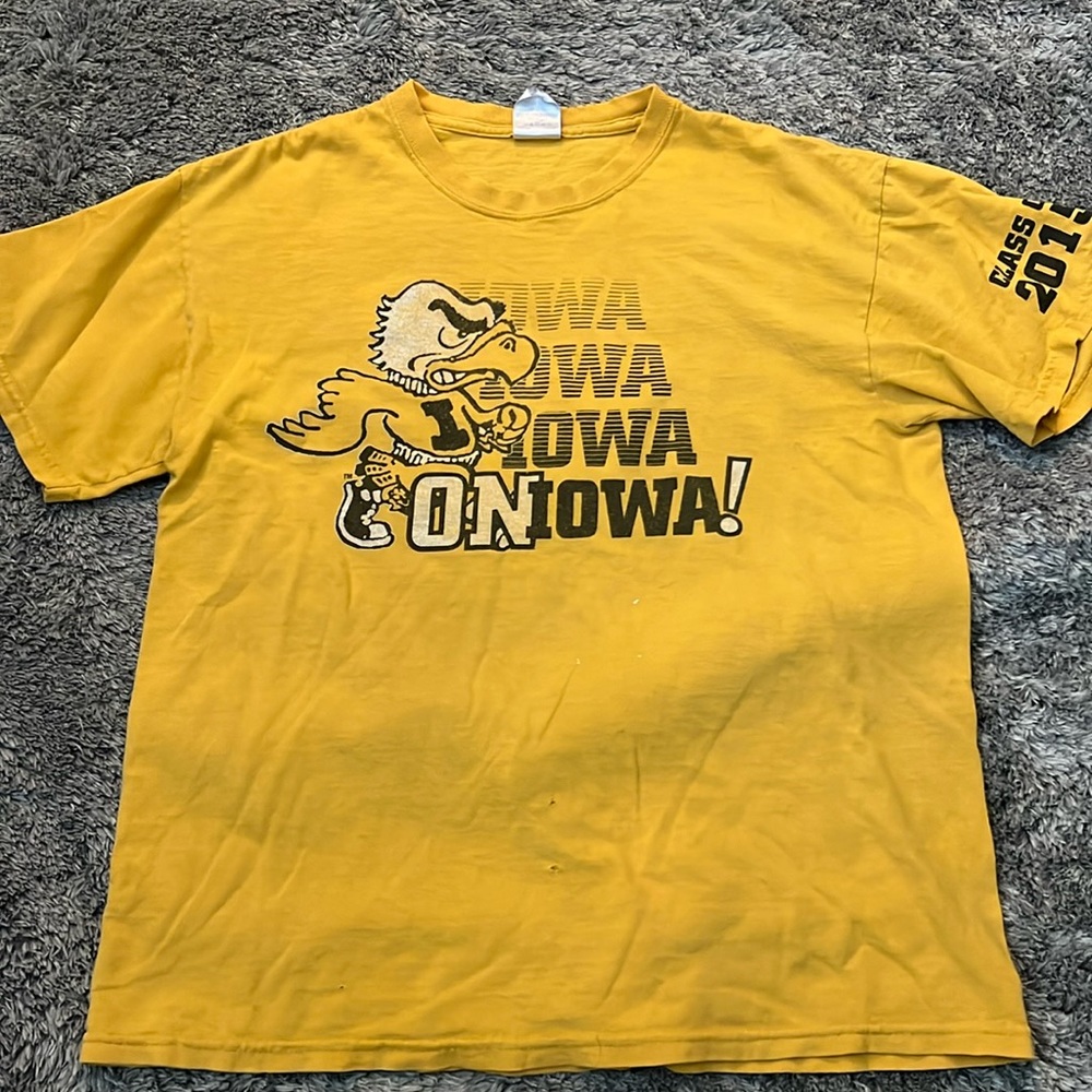 Iowa Hawkeyes shirt Size M